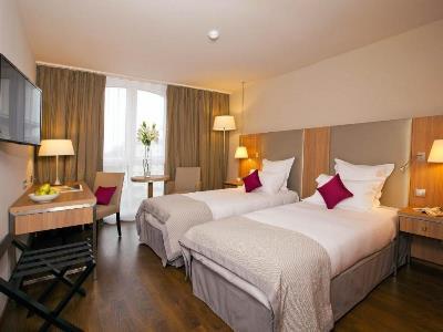 Aparthotel Paris Cdg Airport 4*